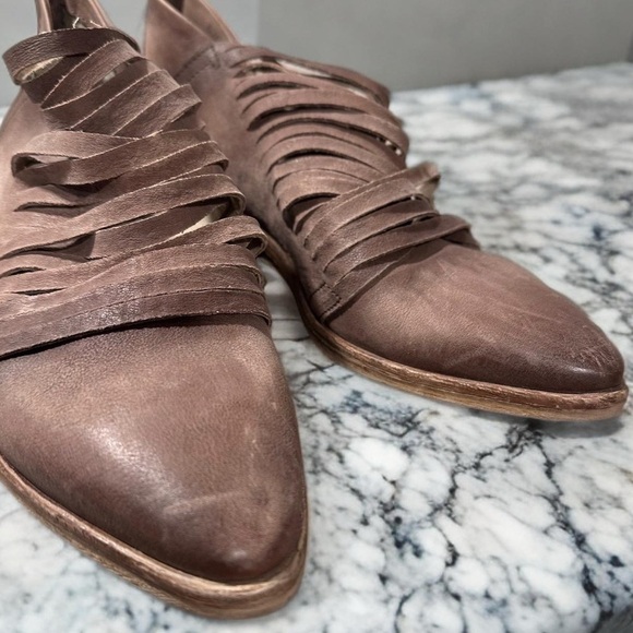 Free People “Lost Valley” Leather Ankle Boot Distressed Straps in Grayish Tan 40 - Picture 7 of 16
